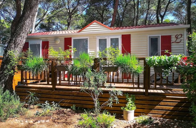 Campsite Residential La Pinède * - Sumba CONFORT-2 bedrooms 32m2- *Clim, terrace, TV* 4 persons