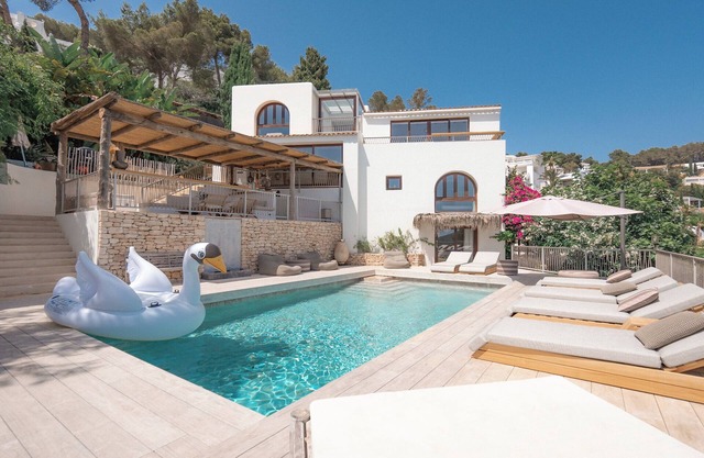 Can Furnet - Four Bedroom Villa, Sleeps 10