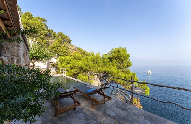 Can Na Julietta, house with private infinity pool and direct access to the sea.