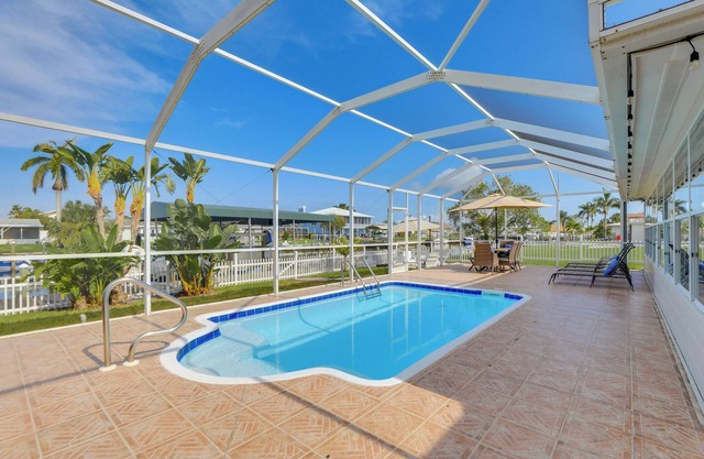 Canal-Front Haven: Pool, Dock & Lanai in Palmetto