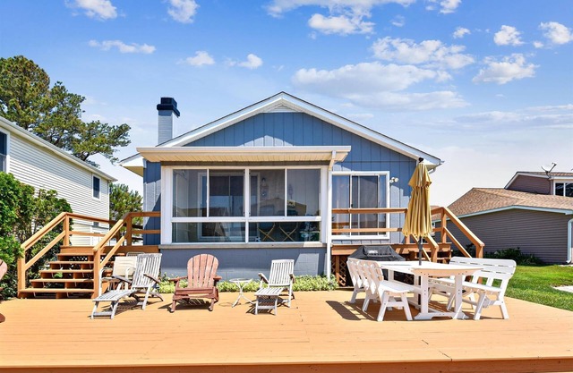 Canal Front Home With Easy Access to Water Activities!