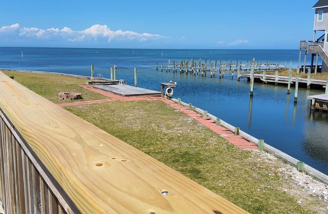 Canal Front House - Hatteras- New Listing- Pet FriendlynWith Amazing Views!