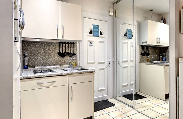 Canet beach, studio 30 meters from the sea.