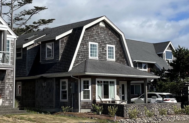 Cannon Beach - remodeled in 2018, Mid-Beach, 200 Feet to beach