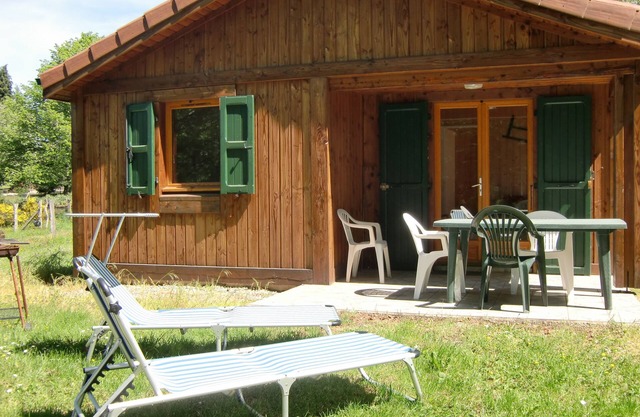 Cantal Chalet - fishing pond - wifi
