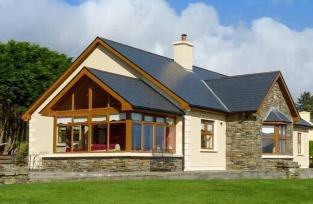 CAOLA NUA, family friendly, with a garden in Kilcrohane, County Cork