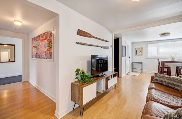 Cape Cod Retreat w/Deck - Walk to Beach