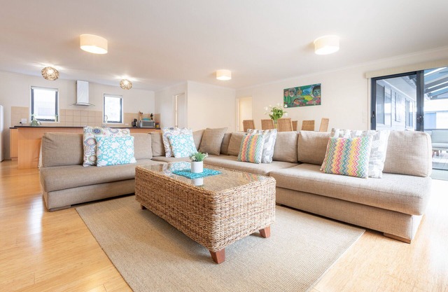 Cape Woolamai Family Beach House (Sleeps 16)
