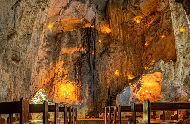 Capricorn Caves - Caravan Park