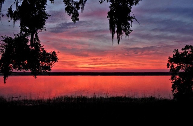Captain's Boathouse- Kayaks, Private Dock, Views!