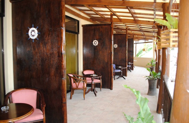 Captain's Lodge and Bar