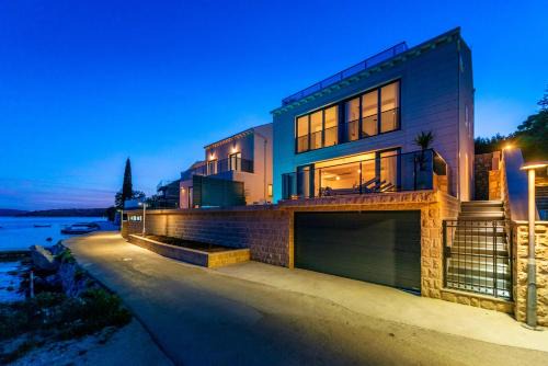Captivating Dubrovnik Villa Villa Belle Riviere Private Infinity Pool & Next To The Sea Slano