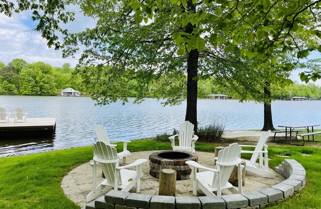 CAPTIVATING WATERFRONT ! with all amenities