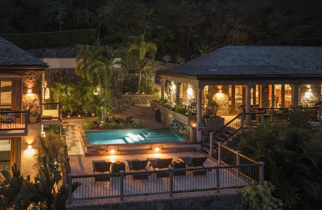 Cara Mia beautiful 3 king BR, 3.5 bath, whole house generator views private pool