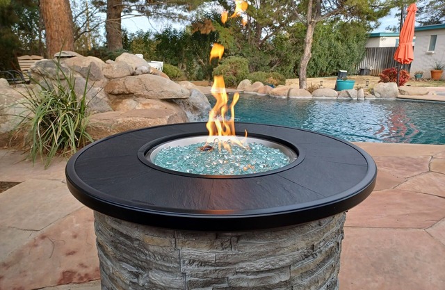 Cardinal Oasis, King, 1-bdrm, luxury shower, kitchen, pool/hot tub, BBQ, firepit