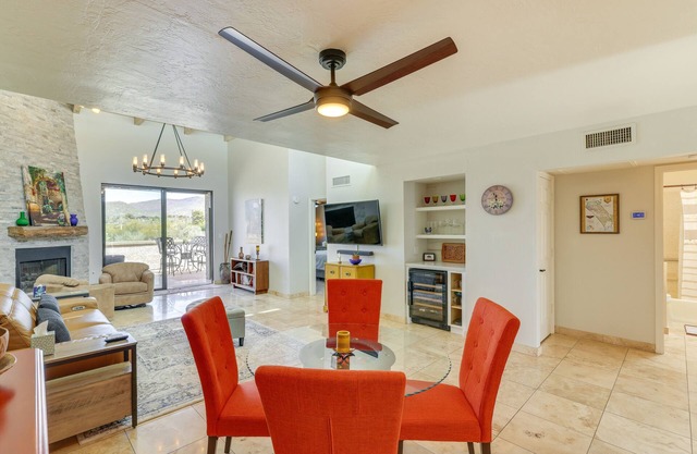Carefree Home: Pool Access & Mountain Views!