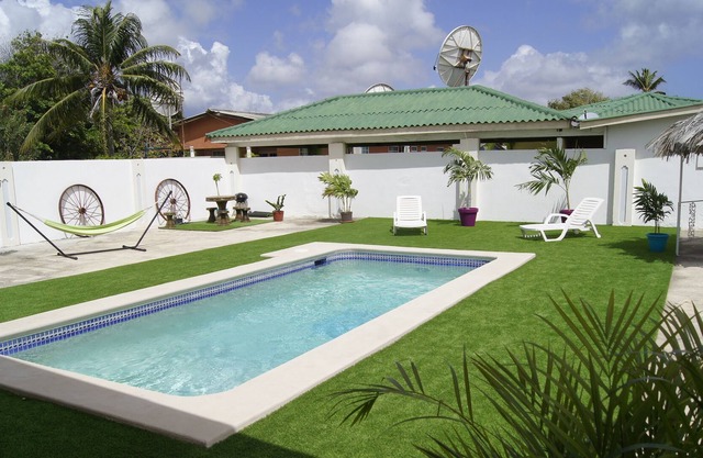 Caribbean vacation on Curacao like with friends