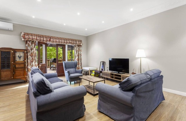 Carmelia-Garden View Haven for Families & Friends