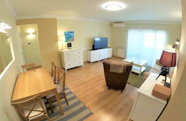 Carnaxide, modern T1 apartment w/balcony in Carnaxide, Oeiras, Lisbon