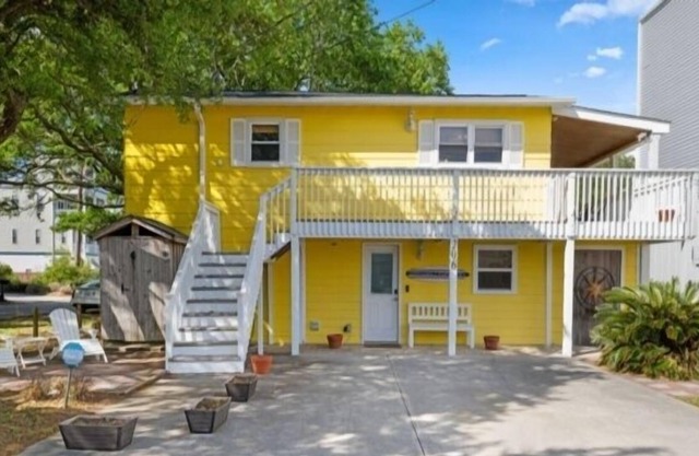 Carolina Sunshine (3-Bedroom Villa) by RedAwning