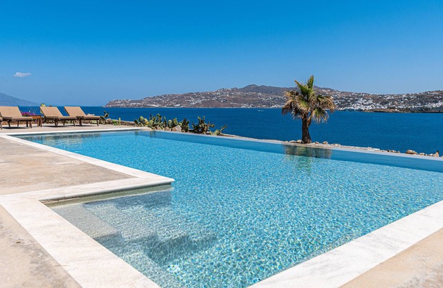 Carpe Diem Villa I ,Private Infinity Heated Pool!