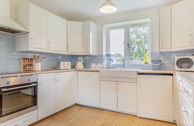 Carpenter Cottage - Four Bedroom House, Sleeps 8
