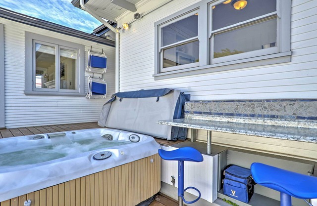 Carpinteria Apt w/Hot Tub - 10 Min Walk to Beach!