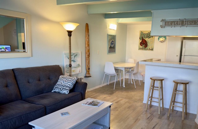 'Carpinteria Beach' One Bedroom Condo a Block from the Beach