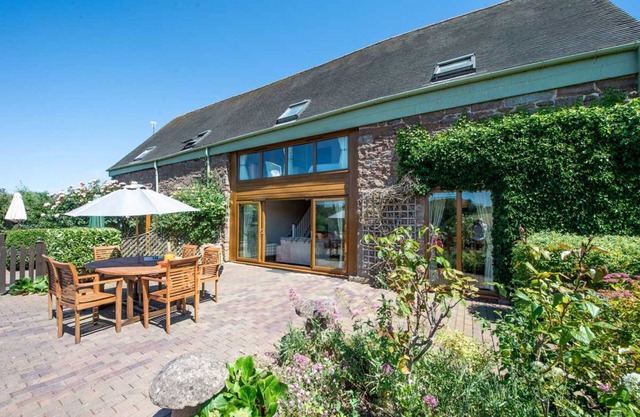 Cart Cottage - sleeps 6 guests in 3 bedrooms