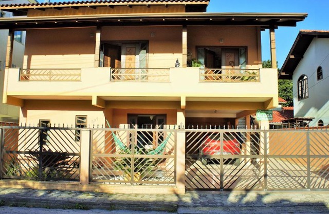 CASA 01 DORM TERRENO COMPARTIDO