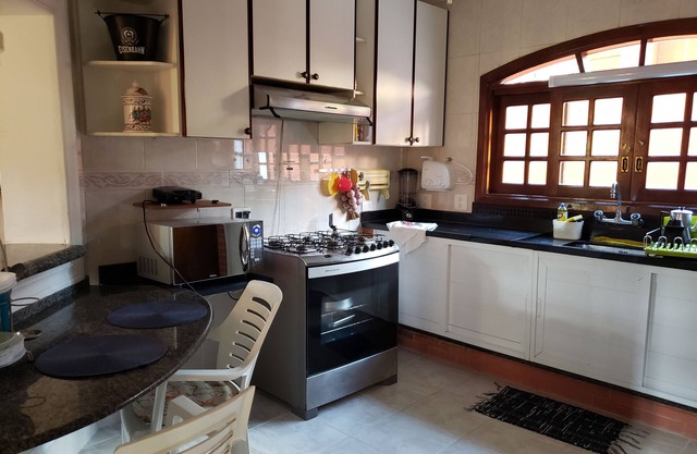 Casa 4 Dorms, Sendo 3 Suites, Piscina, Churrasqueira, Wifi, Cond. Fechado