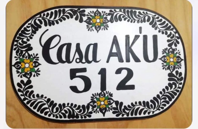 Casa AK'U -3 bedrm Colonial Charm & Pool three blocks from Paseo Montejo