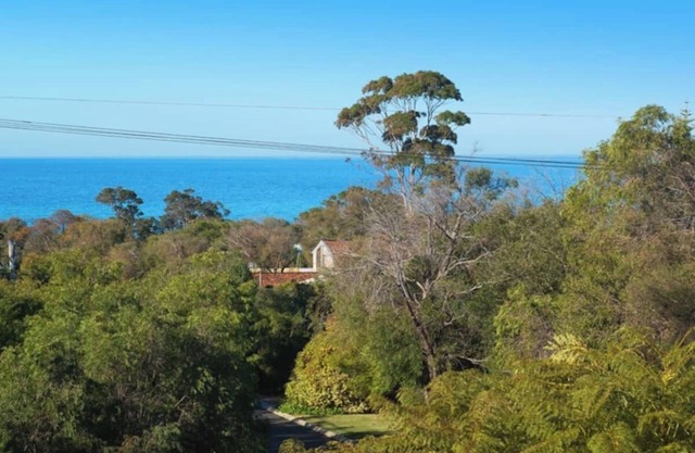 Casa Azzura - Ocean Views, short walk to the Beach