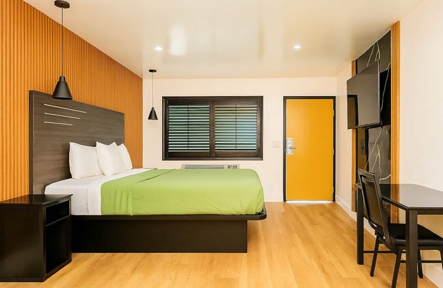 Casa Blanca Hotel & Suites Azusa