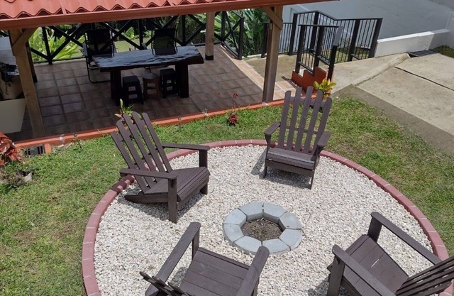 Casa Buríos, acogedora casa en Alajuela a 20 minutos del Aeropuerto!
