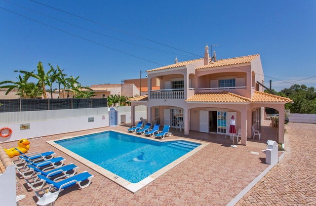 Casa Caravela: Private 4 BD Villa, Rural location but only 3 kmts to beach& City