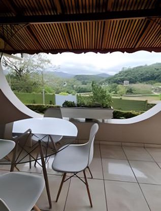 Casa Central com Vista Exclusiva