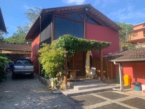 Casa chalé itamambuca