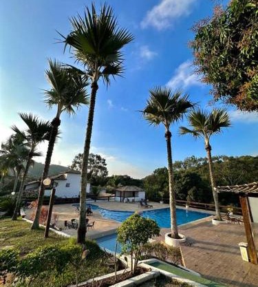 Casa com 5 suítes em Condomínio