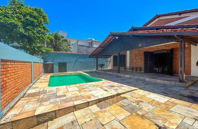 Casa com piscina e lazer próximo à Praia - Guarujá