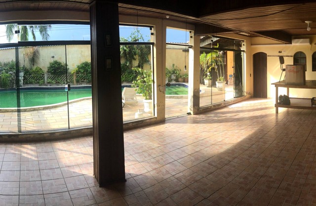 Casa com Piscina Gigante à 200mts da Praia