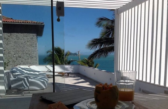 Casa com Vista Para o Oceano a 100 Metros da Praia Joao Fernandinho