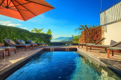 Casa con 2 camere da letto,piscina jacuzzi AC wifi e bici elettriche