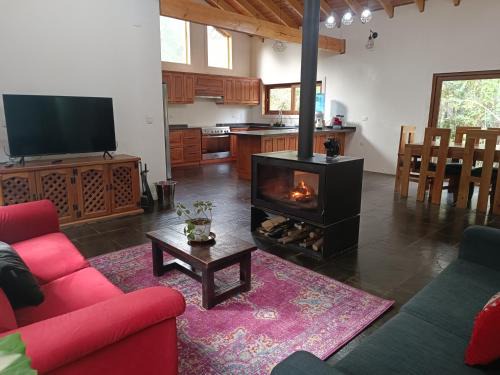 Casa con quincho y piscina privados