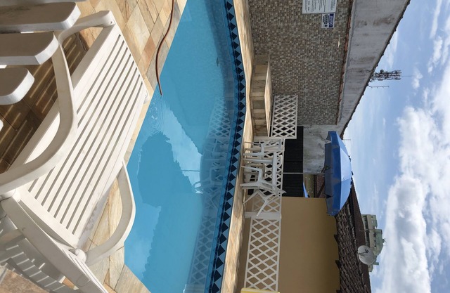 Casa Confortável em Condomínio a 100 Metros da Praia