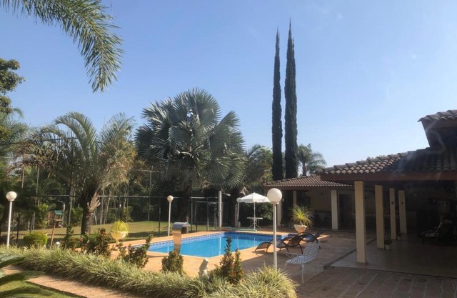 Casa de campo com Piscina churrasqueira e campo de futebol