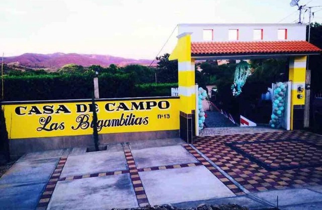 Casa de campo “Las Bugambilias”.