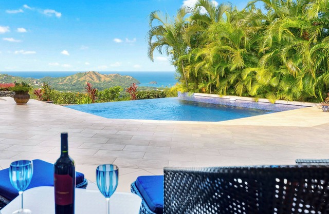 Casa de la Reina Luxury 3-Bedroom Ocean View Home in Playas del Coco