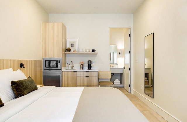 Casa De La Vina Unit 2 - Boutique Suites