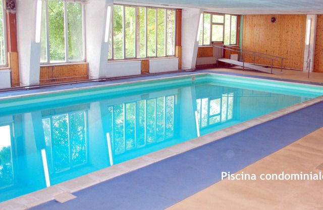 CASA DOLCE CASA large mountain-style apartment ski-in ski-out, pool, parking